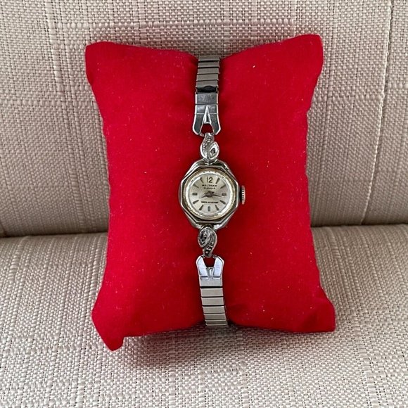 Vintage Waltham Ladies Wristwatch Handwinding Shock Resistance Quartz Watch - Picture 10 of 11